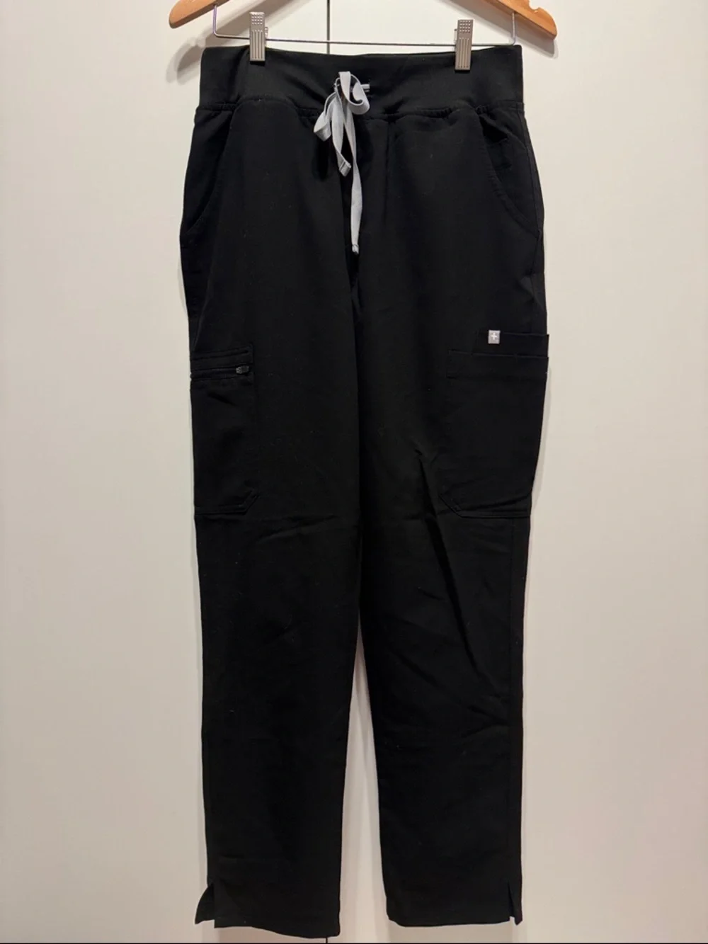FIGS - high waist technical collection straight leg cargo scrubs - Picture 9 of 9